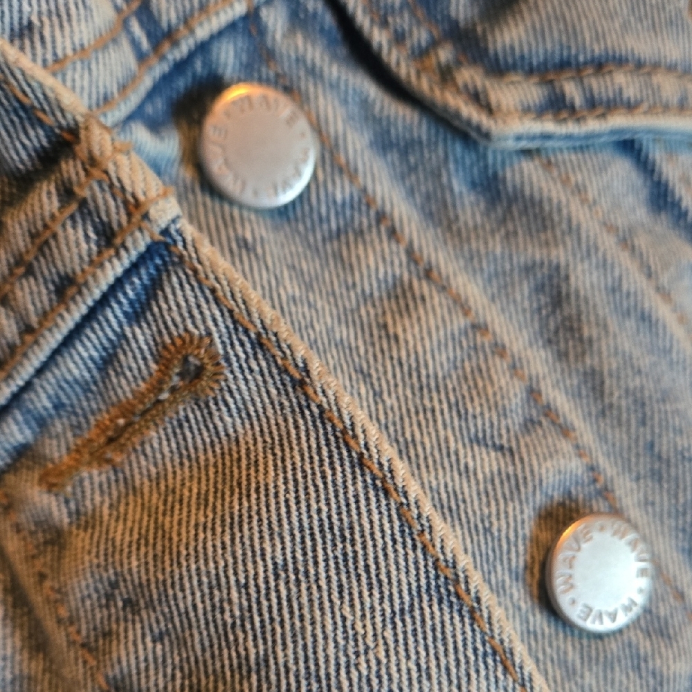 Cropped Distressed Denim Jacket - Picture 15 of 16